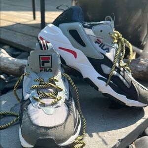 FILA Ray Tracer Sneakers excellent condition!